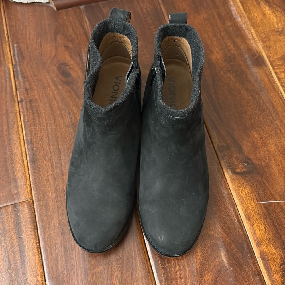Vionic Joslyn Black Short Heeled Weather Resistant Leather Ankle Boot